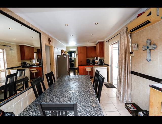 3 BEDROOM FREEHOLD FOR SALE IN NEWLANDS WEST